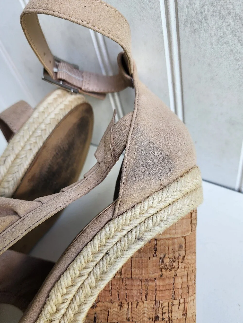 Charles David Women’s Ruffled Beige Suede Espadrille Wedges $170 Size 8.5 M